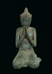 Figura arrodillada rezando, Angkor, siglos XV-XVI